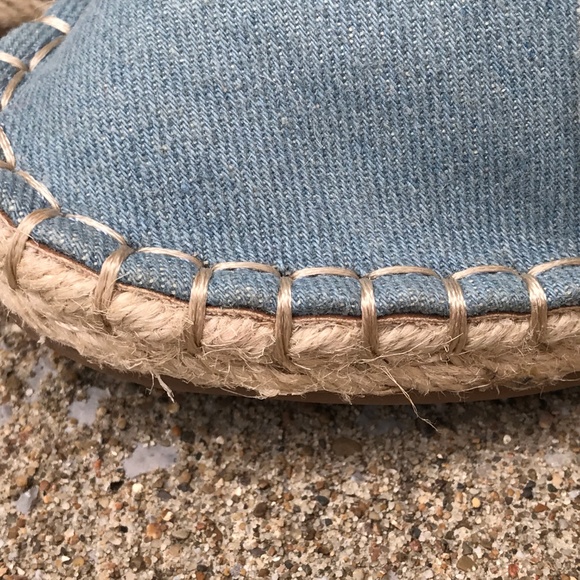 DV Dolce Vita Desirae Denim Bow Slip Ons - Size 7 - Picture 5 of 8